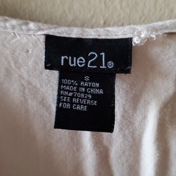 Rue 21 light tan short sleeve romper - Picture 3 of 5